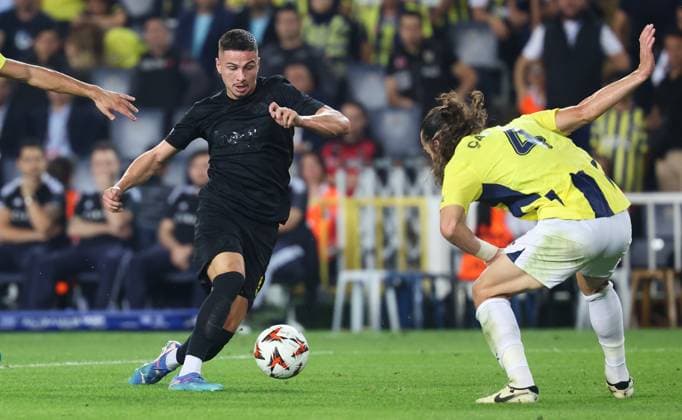 Union s Franjo Ivanovic and Fenerbahce s Ã‡a?lar Söyüncü fight for the ball during a soccer game between Turkish Fenerbahce SK and Belgian Royale Union Saint-Gilloise in Istanbul, Turkey on Thursday 26 September 2024, on the opening day of the League phase of the UEFA Europa League tournament. VIRGINIExLEFOUR  x101440075x
