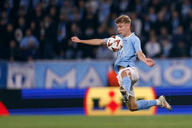 MALMÖ, SVERIGE 20240926 Malmös Hugo Bolin under torsdagens fotbollsmatch i Europa League mellan Malmö FF och Rangers FC pa Eleda Stadion ( Nya Malmö Stadion). MALMÖ SVERIGE x10600x