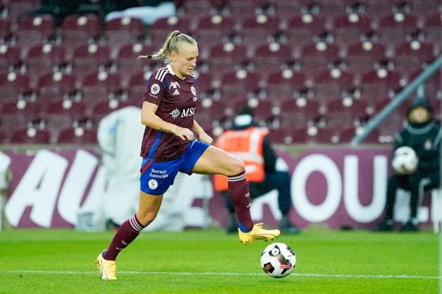 26.09.2024, Geneva, Stade de Geneve, UEFA Women s Champions League: Servette FC Chenois Feminin - AS Roma, 9 Cassandra Korhonen (Servette FC Chenois Feminin) controls the ball Geneva Stade de Geneve Geneva Switzerland Copyright: xJustPictures.ch DanielaxPorcellix