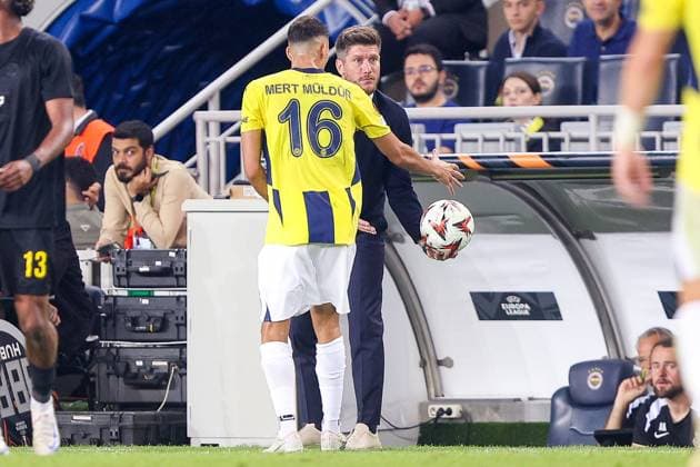 Fenerbahce SK v Royale Union Saint-Gilloise - UEFA Europa League ISTANBUL, TURKEY - SEPTEMBER 26 : Muldur Mert defender of Fenerbahce SK and Pocognoli Sebastien head coach of Royale Union Saint-Gilloise during the UEFA Europa League phase matchday 1 match between Fenerbahce SK and Royale Union Saint-Gilloise on September 26, 2024 in Istanbul, Turkey, 26 09 2024  Copyright: xTomasxSiskx