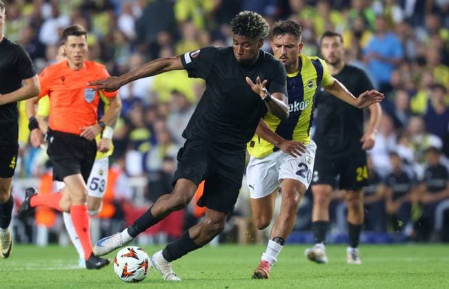 Fenerbahce s Cengiz Under and Union s Kevin Rodriguez fight for the ball during a soccer game between Turkish Fenerbahce SK and Belgian Royale Union Saint-Gilloise in Istanbul, Turkey on Thursday 26 September 2024, on the opening day of the League phase of the UEFA Europa League tournament. VIRGINIExLEFOUR  x101442439x
