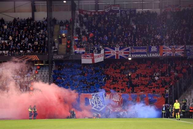 MALMÖ, SVERIGE 20240926 Pyroteknik i Rangers klacken under torsdagens fotbollsmatch i Europa League mellan Malmö FF och Rangers FC pa Eleda Stadion ( Nya Malmö Stadion). MALMÖ SVERIGE x10600x