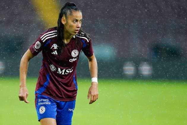 26.09.2024, Geneva, Stade de Geneve, UEFA Women s Champions League: Servette FC Chenois Feminin - AS Roma, 7 Imane Saoud (Servette FC Chenois Feminin) looks on Geneva Stade de Geneve Geneva Switzerland Copyright: xJustPictures.ch DanielaxPorcellix