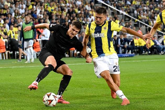 ISTANBUL - (l-r) Alessio Castro Montes of Royale Union Saint-Gilloise, Cengiz Under of Fenerbahce SK during the UEFA Europa League match between Fenerbahce AS and R. Union Saint-Gilloise at the Ulker Fenerbahce Sukru Saracoglu stadium on Sept. 26, 2024 in Istanbul, Turkey. ANP Hollandse Hoogte UEFA Europa League 2024 25 2024 25 xVIxANPxSportx xGerritxvanxKeulenxIVx 509435891 originalFilename: 509435891.jpg