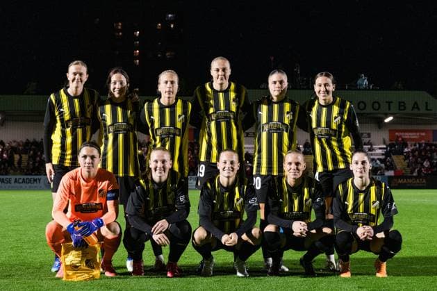240926 The starting eleven of Häcken ahead of the UEFA Women s Champions League qualifying match between Arsenal and Häcken on September 26, 2024 in London. Photo: Emma Wallskog BILDBYRAN COP 320 EW0435 fotboll football soccer fotball champions league arsenal häcken dam bbeng Copyright: EMMAxWALLSKOG BB240926EW059
