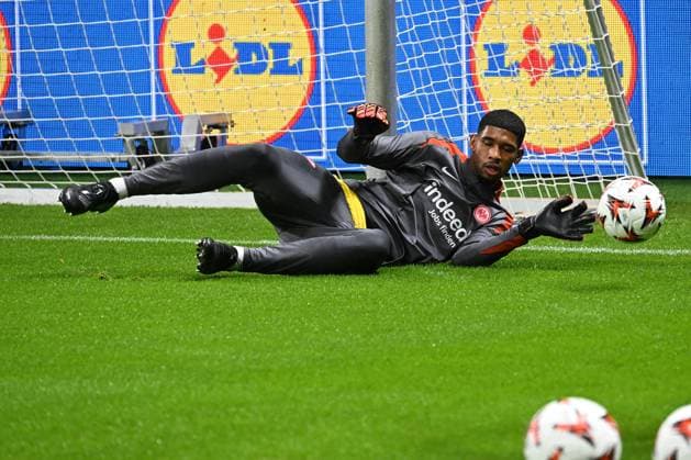 26.09.2024, xjhx, Fussball UEFA Europa League, Eintracht Frankfurt - Viktoria Pilsen emspor, v.l. Warmup warm up Aufwärmen aufwärmen vor dem Spiel Kaua Santos (Eintracht Frankfurt) (DFL DFB REGULATIONS PROHIBIT ANY USE OF PHOTOGRAPHS as IMAGE SEQUENCES and or QUASI-VIDEO) Frankfurt am Main