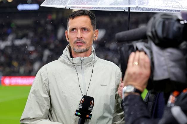 Frankfurt, Deutschland 26. September 2024: Europa League - 2024 2025 - Eintracht Frankfurt vs. FC Viktoria Pilsen Im Bild: Trainer Dino Toppmöller Toppmoeller (Frankfurt) beim Fernsehinterview mit dem Sender RTL mit Mikrofon in der Hand. Deutsche Bank Park Hessen Copyright: xFotostandx xRacochax