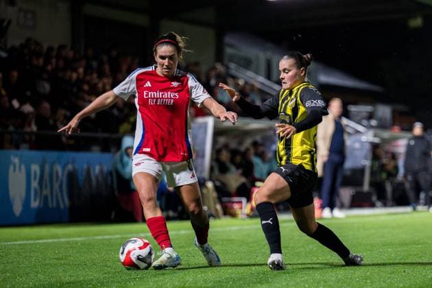 240926 Katie McCabe of Arsenal and Hanna Wijk of Häcken during the UEFA Women s Champions League qualifying match between Arsenal and Häcken on September 26, 2024 in London. Photo: Emma Wallskog BILDBYRAN COP 320 EW0435 fotboll football soccer fotball champions league arsenal häcken dam bbeng Copyright: EMMAxWALLSKOG BB240926EW061