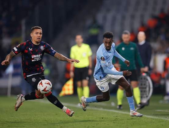 MALMÖ, SVERIGE 20240926 Rangers James Tavernier och Malmös Taha Ali under torsdagens fotbollsmatch i Europa League mellan Malmö FF och Rangers FC pa Eleda Stadion ( Nya Malmö Stadion). MALMÖ SVERIGE x10600x