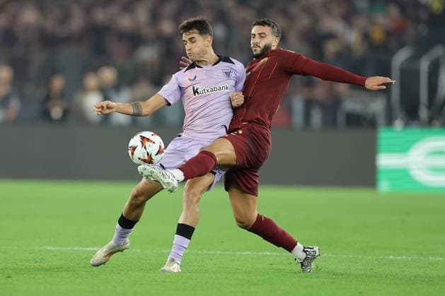 UEFA Europa League phase mech day1 match between AS Roma vs Athletic Club Roma™s Spanish defender Mario Hermoso challenges for the ball with Athletic Bilbao s Spanish midfielder Benat Prados during UEFA Europa League phase match day1 match between AS Roma vs Athletic Club at Olimpico stadium on September 06, 2024 in Rome, Italy. ABPH5047 Copyright: xAntonioxBalascox