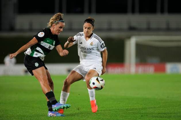 UEFA Women s Champions League - Real Madrid vs Sporting Portugal MADRID, SPAIN - SEPTEMBER 26 : Ana Capeta of Sporting Portugal and Oihane Hernandez of Real Madrid women fight for the ball during the UEFA Women s Champions League 24 25 match, Round 2, second leg between Real Madrid and Sporting Portugal at Alfredo Di Stefano stadium in Madrid. (Photo by Guillermo Martinez) Madrid Alfredo Di Stefano Stadium Spain Copyright: xGuillermoxMartinezx
