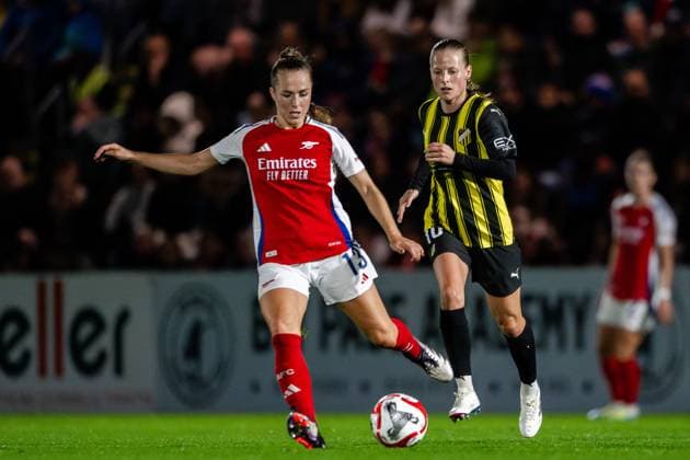240926 Lia Wälti of Arsenal and Anna Anvegard of Häcken during the UEFA Women s Champions League qualifying match between Arsenal and Häcken on September 26, 2024 in London. Photo: Emma Wallskog BILDBYRAN COP 320 EW0435 fotboll football soccer fotball champions league arsenal häcken dam bbeng Copyright: EMMAxWALLSKOG BB240926EW077