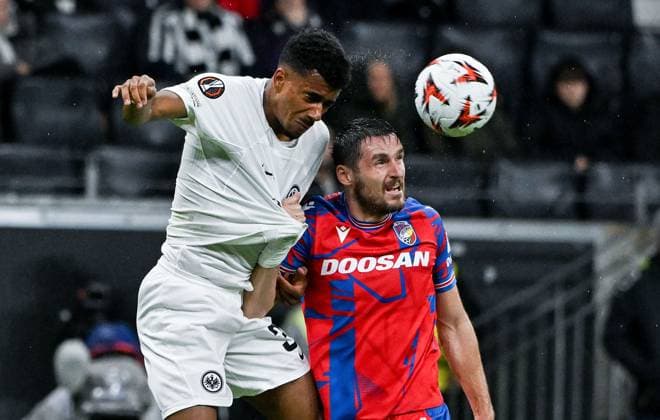 26.09.2024, xpsx, Fussball UEFA Europa League, Eintracht Frankfurt - Viktoria Pilsen v.l. Ansgar Knauff (Eintracht Frankfurt), Milan Havel (FC Viktoria Pilsen) (DFL DFB REGULATIONS PROHIBIT ANY USE OF PHOTOGRAPHS as IMAGE SEQUENCES and or QUASI-VIDEO) emspor Frankfurt