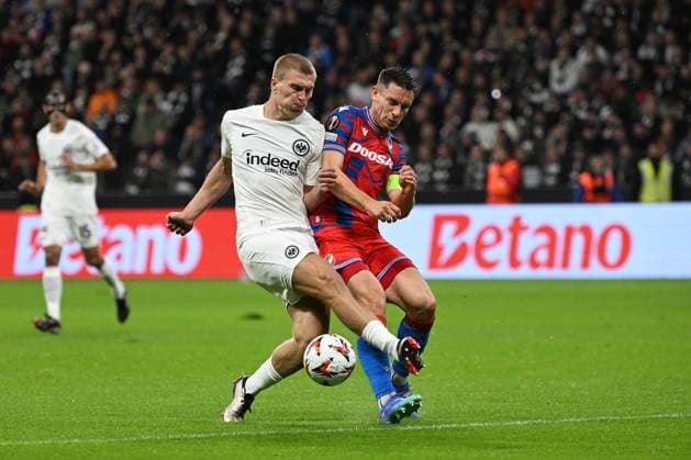26.09.2024, xjhx, Fussball UEFA Europa League, Eintracht Frankfurt - Viktoria Pilsen emspor, v.l. Rasmus Kristensen (Eintracht Frankfurt) Lukas Kalvach (FC Viktoria Pilsen) Zweikampf, Aktion, action, battle for the ball (DFL DFB REGULATIONS PROHIBIT ANY USE OF PHOTOGRAPHS as IMAGE SEQUENCES and or QUASI-VIDEO) Frankfurt am Main