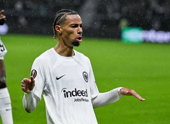 26.09.2024, xpsx, Fussball UEFA Europa League, Eintracht Frankfurt - Viktoria Pilsen v.l. celebrate the goal, Torjubel zum 1:0 Torschütze Hugo Ekitike (Eintracht Frankfurt) (DFL DFB REGULATIONS PROHIBIT ANY USE OF PHOTOGRAPHS as IMAGE SEQUENCES and or QUASI-VIDEO) emspor Frankfurt