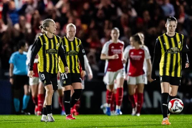 240926 Filippa Curmark of Häcken looks dejected after the 3-0 goal during the UEFA Women s Champions League qualifying match between Arsenal and Häcken on September 26, 2024 in London. Photo: Emma Wallskog BILDBYRAN COP 320 EW0435 fotboll football soccer fotball champions league arsenal häcken dam bbeng depp Copyright: EMMAxWALLSKOG BB240926EW087