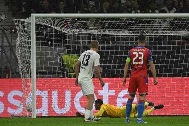 26.09.2024, xjhx, Fussball UEFA Europa League, Eintracht Frankfurt - Viktoria Pilsen emspor, v.l. Pavel Sulc (FC Viktoria Pilsen) erzielt das Tor zum scores the goal 1:1 Kaua Santos (Eintracht Frankfurt) (DFL DFB REGULATIONS PROHIBIT ANY USE OF PHOTOGRAPHS as IMAGE SEQUENCES and or QUASI-VIDEO) Frankfurt am Main