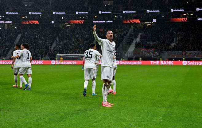 26.09.2024, xpsx, Fussball UEFA Europa League, Eintracht Frankfurt - Viktoria Pilsen v.l. celebrate the goal, Torjubel zum 1:0 Torschütze Hugo Ekitike (Eintracht Frankfurt) (DFL DFB REGULATIONS PROHIBIT ANY USE OF PHOTOGRAPHS as IMAGE SEQUENCES and or QUASI-VIDEO) emspor Frankfurt
