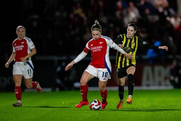 240926 Kim Little of Arsenal and Clarissa Larisey of Häcken during the UEFA Women s Champions League qualifying match between Arsenal and Häcken on September 26, 2024 in London. Photo: Emma Wallskog BILDBYRAN COP 320 EW0435 fotboll football soccer fotball champions league arsenal häcken dam bbeng Copyright: EMMAxWALLSKOG BB240926EW089