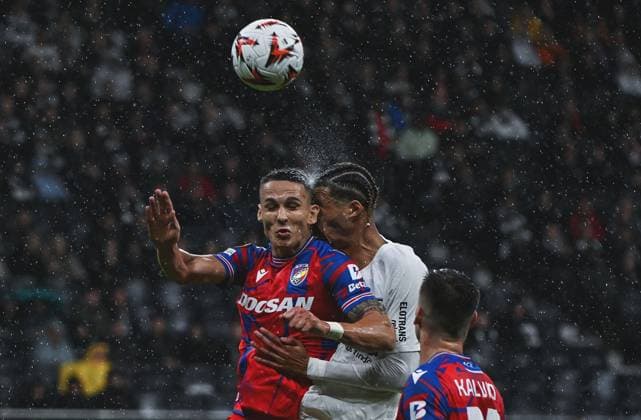 Sport Bilder des Tages 26.09.2024, xpsx, Fussball UEFA Europa League, Eintracht Frankfurt - Viktoria Pilsen v.l. Svetozar Markovic (FC Viktoria Pilsen), Hugo Ekitike (Eintracht Frankfurt) (DFL DFB REGULATIONS PROHIBIT ANY USE OF PHOTOGRAPHS as IMAGE SEQUENCES and or QUASI-VIDEO) emspor Frankfurt
