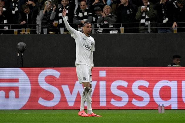 26.09.2024, xjhx, Fussball UEFA Europa League, Eintracht Frankfurt - Viktoria Pilsen emspor, v.l. Torjubel nach dem Tor zum celebrating the goal celebrate 1:0 durch Hugo Ekitike (Eintracht Frankfurt) (DFL DFB REGULATIONS PROHIBIT ANY USE OF PHOTOGRAPHS as IMAGE SEQUENCES and or QUASI-VIDEO) Frankfurt am Main