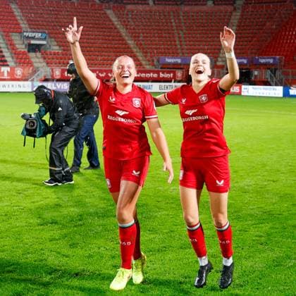 ENSCHEDE, Stadium De Grolsch Veste, 26-09-2024 , season 2024 2025 , UEFA Women Champions League Qualification. during the match Twente - Osijek (women), players Twente celebrates reaching the group phase of Champions League Twente - Osijek (women)  x26342988x Copyright:
