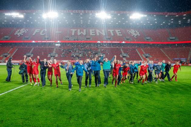ENSCHEDE, Stadium De Grolsch Veste, 26-09-2024 , season 2024 2025 , UEFA Women Champions League Qualification. during the match Twente - Osijek (women), players Twente celebrates reaching the group phase of Champions League Twente - Osijek (women)  x26342990x Copyright: