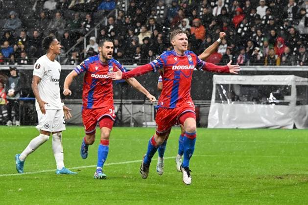 26.09.2024, xsltx, Fussball UEFA Europa League, Eintracht Frankfurt - Viktoria Pilsen emspor, v.l. Torjubel nach dem Tor zum celebrating the goal celebrate 1:1 durch Pavel Sulc (FC Viktoria Pilsen) (DFL DFB REGULATIONS PROHIBIT ANY USE OF PHOTOGRAPHS as IMAGE SEQUENCES and or QUASI-VIDEO) Frankfurt am Main