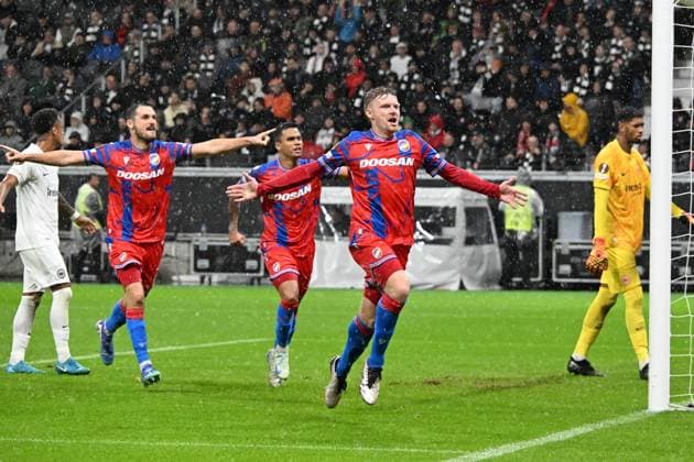 26.09.2024, xsltx, Fussball UEFA Europa League, Eintracht Frankfurt - Viktoria Pilsen emspor, v.l. Torjubel nach dem Tor zum celebrating the goal celebrate 1:1 durch Pavel Sulc (FC Viktoria Pilsen) (DFL DFB REGULATIONS PROHIBIT ANY USE OF PHOTOGRAPHS as IMAGE SEQUENCES and or QUASI-VIDEO) Frankfurt am Main