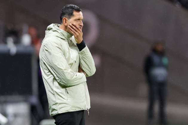 UEFA Europa League - Eintracht Frankfurt - Viktoria Pilsen am 26.09.2024 im Deutsche Bank Park in Frankfurt Trainer Dino Toppmöller Toppmoeller Toppmoller (Frankfurt) unzufrieden, enttäuscht, enttaeuscht, niedergeschlagen.