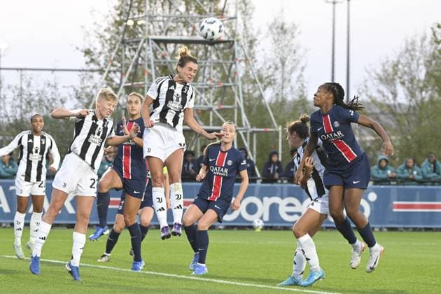 Amalie Vangsgaard (Juventus) - Marie Antoinette Katoto (PSG) FOOTBALL FEMININ : Paris Saint Germain Vs Juventus - Ligue des Champions - 26 09 2024 MichaelBaucher Panoramic 
