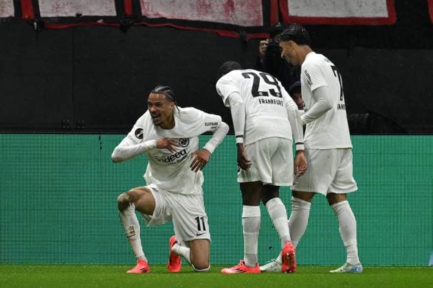 26.09.2024, xsltx, Fussball UEFA Europa League, Eintracht Frankfurt - Viktoria Pilsen emspor, v.l. Torjubel nach dem Tor zum celebrating the goal celebrate 1:0 Hugo Ekitike (Eintracht Frankfurt) (DFL DFB REGULATIONS PROHIBIT ANY USE OF PHOTOGRAPHS as IMAGE SEQUENCES and or QUASI-VIDEO) Frankfurt am Main