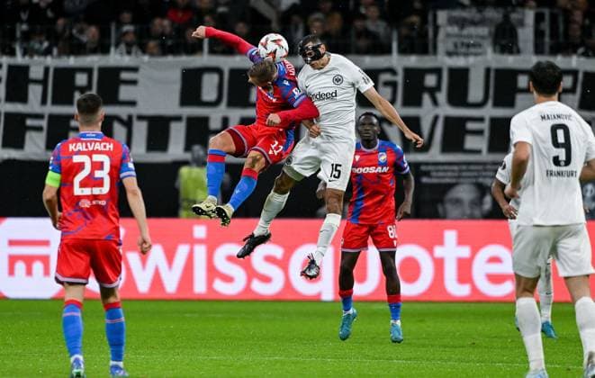 26.09.2024, xpsx, Fussball UEFA Europa League, Eintracht Frankfurt - Viktoria Pilsen v.l. Matej Vydra (FC Viktoria Pilsen), Ellyes Skhiri (Eintracht Frankfurt) (DFL DFB REGULATIONS PROHIBIT ANY USE OF PHOTOGRAPHS as IMAGE SEQUENCES and or QUASI-VIDEO) emspor Frankfurt