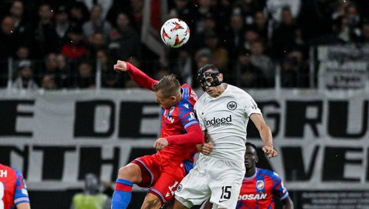 26.09.2024, xpsx, Fussball UEFA Europa League, Eintracht Frankfurt - Viktoria Pilsen v.l. Matej Vydra (FC Viktoria Pilsen), Ellyes Skhiri (Eintracht Frankfurt) (DFL DFB REGULATIONS PROHIBIT ANY USE OF PHOTOGRAPHS as IMAGE SEQUENCES and or QUASI-VIDEO) emspor Frankfurt