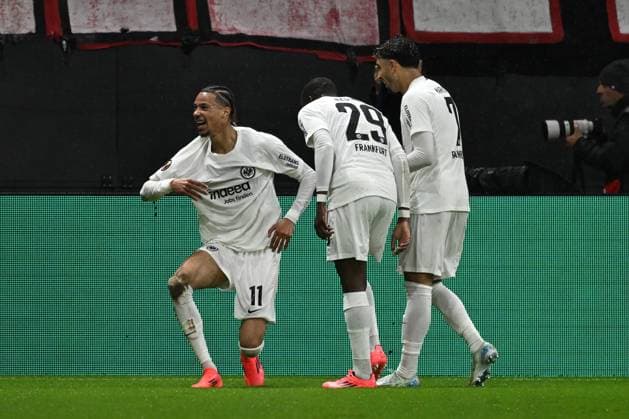 26.09.2024, xsltx, Fussball UEFA Europa League, Eintracht Frankfurt - Viktoria Pilsen emspor, v.l. Torjubel nach dem Tor zum celebrating the goal celebrate 1:0 Hugo Ekitike (Eintracht Frankfurt) (DFL DFB REGULATIONS PROHIBIT ANY USE OF PHOTOGRAPHS as IMAGE SEQUENCES and or QUASI-VIDEO) Frankfurt am Main