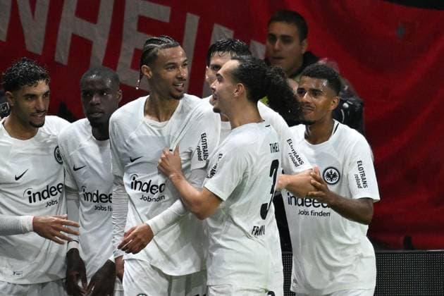 26.09.2024, xsltx, Fussball UEFA Europa League, Eintracht Frankfurt - Viktoria Pilsen emspor, v.l. Torjubel nach dem Tor zum celebrating the goal celebrate 1:0 Hugo Ekitike (Eintracht Frankfurt) (DFL DFB REGULATIONS PROHIBIT ANY USE OF PHOTOGRAPHS as IMAGE SEQUENCES and or QUASI-VIDEO) Frankfurt am Main