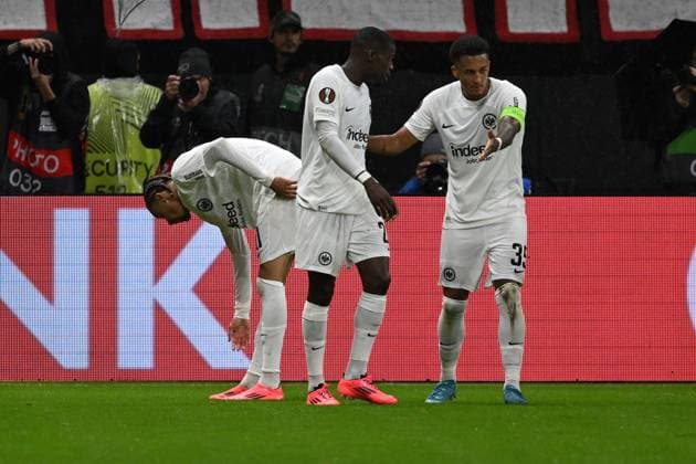 26.09.2024, xsltx, Fussball UEFA Europa League, Eintracht Frankfurt - Viktoria Pilsen emspor, v.l. Torjubel nach dem Tor zum celebrating the goal celebrate 1:0 Hugo Ekitike (Eintracht Frankfurt) (DFL DFB REGULATIONS PROHIBIT ANY USE OF PHOTOGRAPHS as IMAGE SEQUENCES and or QUASI-VIDEO) Frankfurt am Main
