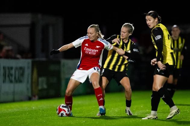 240926 Frida Maanum of Arsenal and Filippa Curmark of Häcken during the UEFA Women s Champions League qualifying match between Arsenal and Häcken on September 26, 2024 in London. Photo: Emma Wallskog BILDBYRAN COP 320 EW0435 fotboll football soccer fotball champions league arsenal häcken dam bbeng Copyright: EMMAxWALLSKOG BB240926EW101