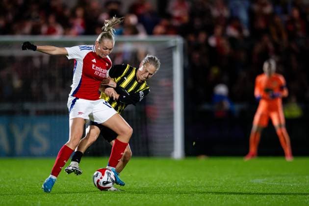 240926 Frida Maanum of Arsenal and Filippa Curmark of Häcken during the UEFA Women s Champions League qualifying match between Arsenal and Häcken on September 26, 2024 in London. Photo: Emma Wallskog BILDBYRAN COP 320 EW0435 fotboll football soccer fotball champions league arsenal häcken dam bbeng Copyright: EMMAxWALLSKOG BB240926EW103