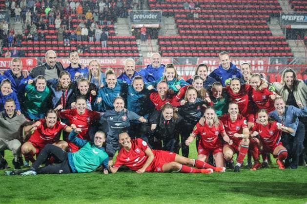 Enschede, Netherlands, September 26th 2024: Players of FC Twente celebrate after winning the UEFA Womens Champions League Round 2 Qualification football game between FC Twente and Osijek in De Grolsch Veste in Enschede, Netherlands. (Leiting Gao SPP) Copyright: xLeitingxGaox xSPPx spp-en-LeGaSp-IMG_8762