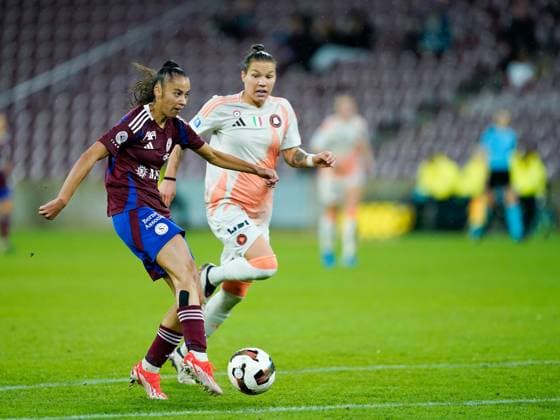 26.09.2024, Geneva, Stade de Geneve, UEFA Women s Champions League: Servette FC Chenois Feminin - AS Roma, 7 Imane Saoud (Servette FC Chenois Feminin) shoots the ball and scores a goal Geneva Stade de Geneve Geneva Switzerland Copyright: xJustPictures.ch DanielaxPorcellix