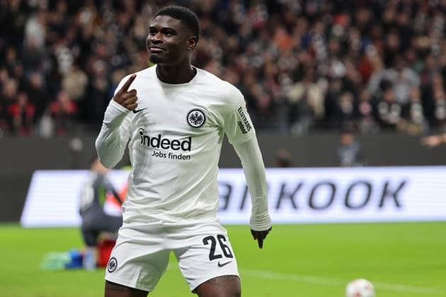 Torjubel zum 2:1 durch Torschützen Eric Junior Dina Ebimbe (Eintracht Frankfurt , Nr. 26) , Eintracht Frankfurt - FC Viktoria Pilsen , Fussball, UEFA Europa League , UEL, Saison 2024 2025, Matchday 1, 26.09.2024, -