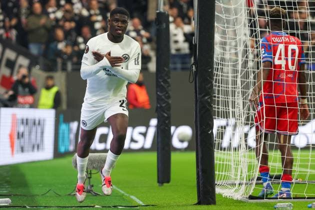 UEFA Europa League - Eintracht Frankfurt - Viktoria Pilsen am 26.09.2024 im Deutsche Bank Park in Frankfurt Jubel, Torjubel, Torschuetze, Torschütze Eric Junior Dina Ebimbe (Frankfurt 26) jubelt nach seinem Tor zum 2 zu 1