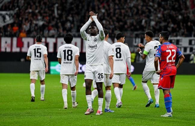 26.09.2024, xpsx, Fussball UEFA Europa League, Eintracht Frankfurt - Viktoria Pilsen v.l. celebrate the goal, Torjubel zum 2:1 Torschütze Eric Junior Dina Ebimbe (Eintracht Frankfurt) (DFL DFB REGULATIONS PROHIBIT ANY USE OF PHOTOGRAPHS as IMAGE SEQUENCES and or QUASI-VIDEO) emspor Frankfurt