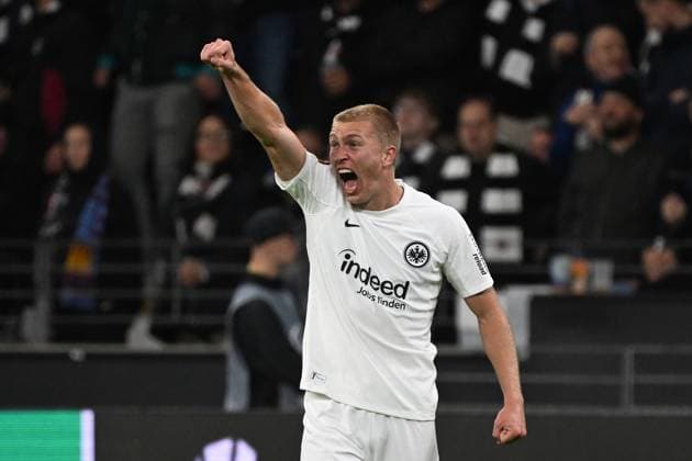 Sport Bilder des Tages 26.09.2024, xjhx, Fussball UEFA Europa League, Eintracht Frankfurt - Viktoria Pilsen emspor, v.l. Torjubel nach dem Tor zum celebrating the goal celebrate 3:1 durch Rasmus Kristensen (Eintracht Frankfurt) (DFL DFB REGULATIONS PROHIBIT ANY USE OF PHOTOGRAPHS as IMAGE SEQUENCES and or QUASI-VIDEO) Frankfurt am Main