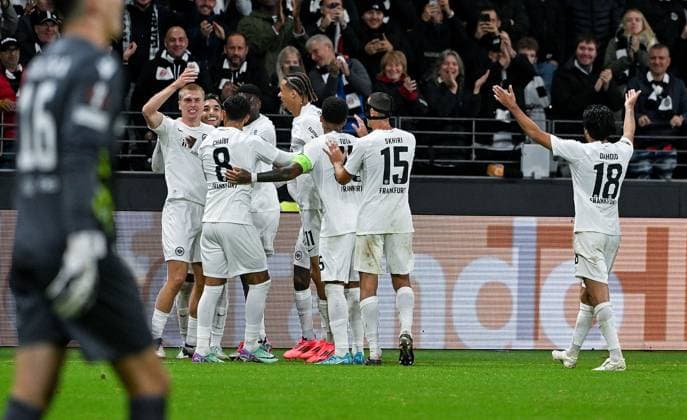 26.09.2024, xpsx, Fussball UEFA Europa League, Eintracht Frankfurt - Viktoria Pilsen v.l. celebrate the goal, Torjubel zum 3:1 Torschütze Rasmus Kristensen (Eintracht Frankfurt) (DFL DFB REGULATIONS PROHIBIT ANY USE OF PHOTOGRAPHS as IMAGE SEQUENCES and or QUASI-VIDEO) emspor Frankfurt