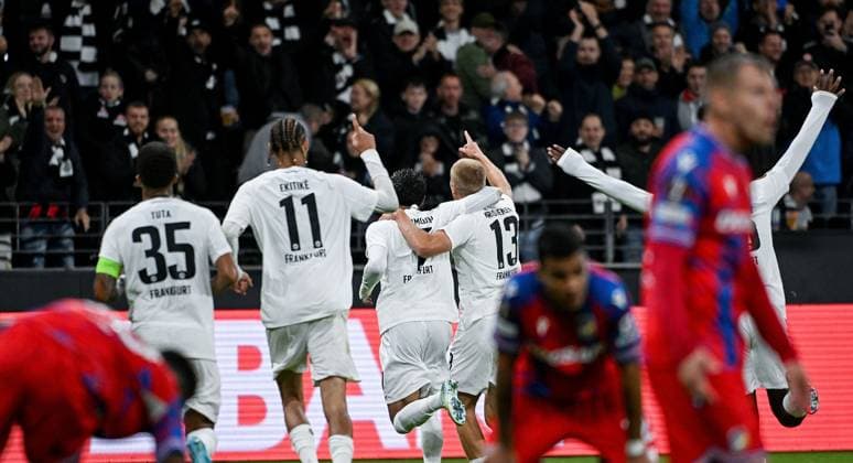 26.09.2024, xpsx, Fussball UEFA Europa League, Eintracht Frankfurt - Viktoria Pilsen v.l. celebrate the goal, Torjubel zum 3:1 Torschütze Rasmus Kristensen (Eintracht Frankfurt) (DFL DFB REGULATIONS PROHIBIT ANY USE OF PHOTOGRAPHS as IMAGE SEQUENCES and or QUASI-VIDEO) emspor Frankfurt
