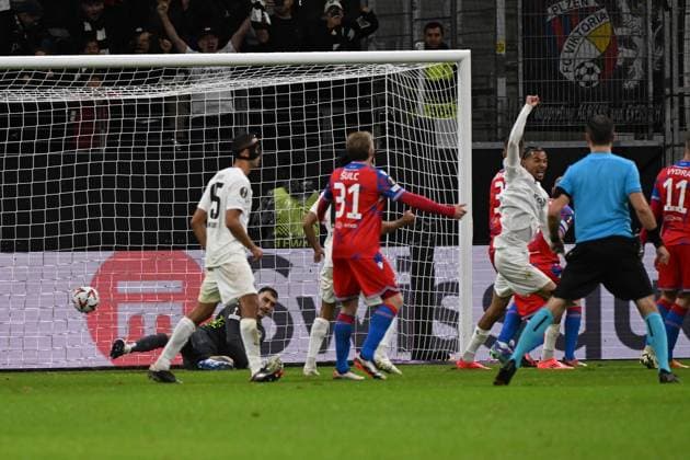 26.09.2024, xjhx, Fussball UEFA Europa League, Eintracht Frankfurt - Viktoria Pilsen emspor, v.l. Rasmus Kristensen (Eintracht Frankfurt) erzielt das Tor zum scores the goal 3:1 (DFL DFB REGULATIONS PROHIBIT ANY USE OF PHOTOGRAPHS as IMAGE SEQUENCES and or QUASI-VIDEO) Frankfurt am Main
