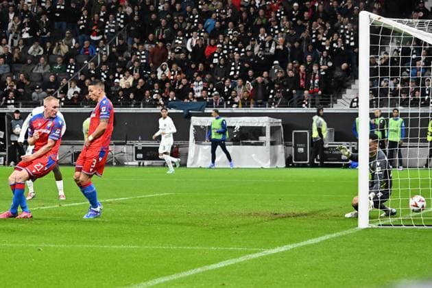 26.09.2024, xsltx, Fussball UEFA Europa League, Eintracht Frankfurt - Viktoria Pilsen emspor, v.l. Rasmus Kristensen (Eintracht Frankfurt) erzielt das Tor zum scores the goal 3:1 (DFL DFB REGULATIONS PROHIBIT ANY USE OF PHOTOGRAPHS as IMAGE SEQUENCES and or QUASI-VIDEO) Frankfurt am Main