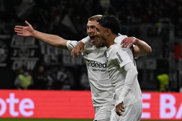 26.09.2024, xsltx, Fussball UEFA Europa League, Eintracht Frankfurt - Viktoria Pilsen emspor, v.l. Torjubel nach dem Tor zum celebrating the goal celebrate 3:1 durch Rasmus Kristensen (Eintracht Frankfurt) Omar Marmoush (Eintracht Frankfurt) (DFL DFB REGULATIONS PROHIBIT ANY USE OF PHOTOGRAPHS as IMAGE SEQUENCES and or QUASI-VIDEO) Frankfurt am Main